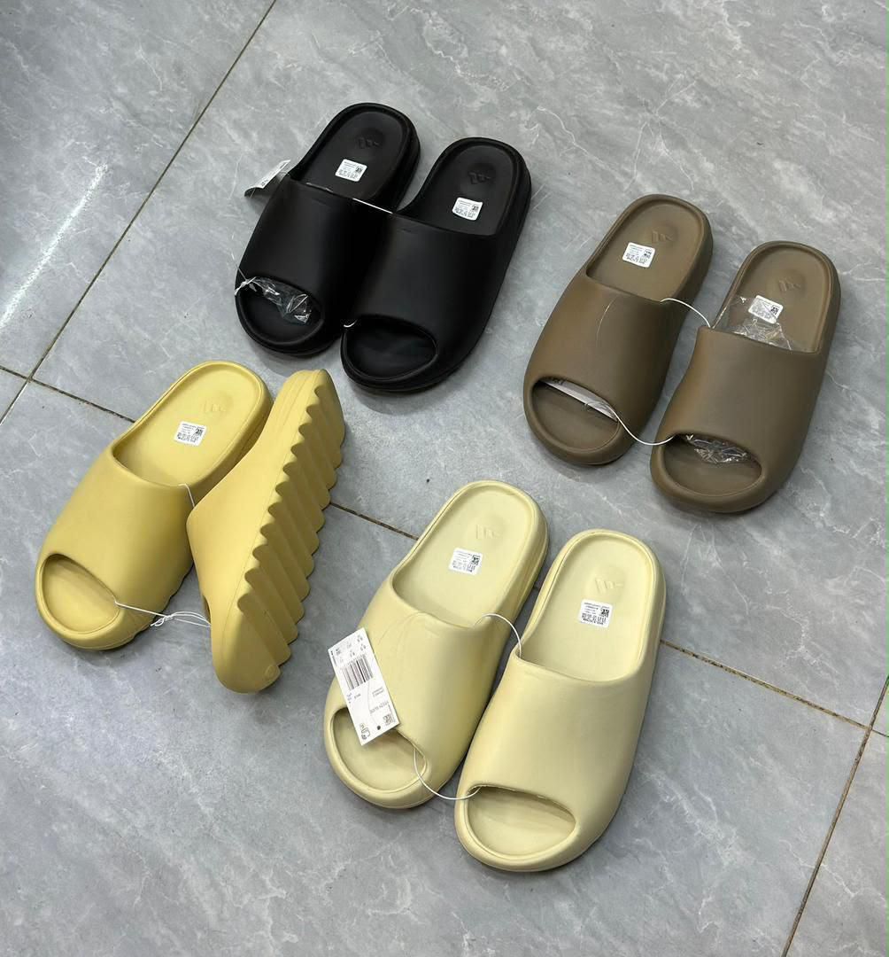 YEEZY SLIDES ONYX